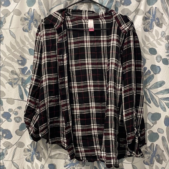 Xhilaration Tops - Lightweight flannel